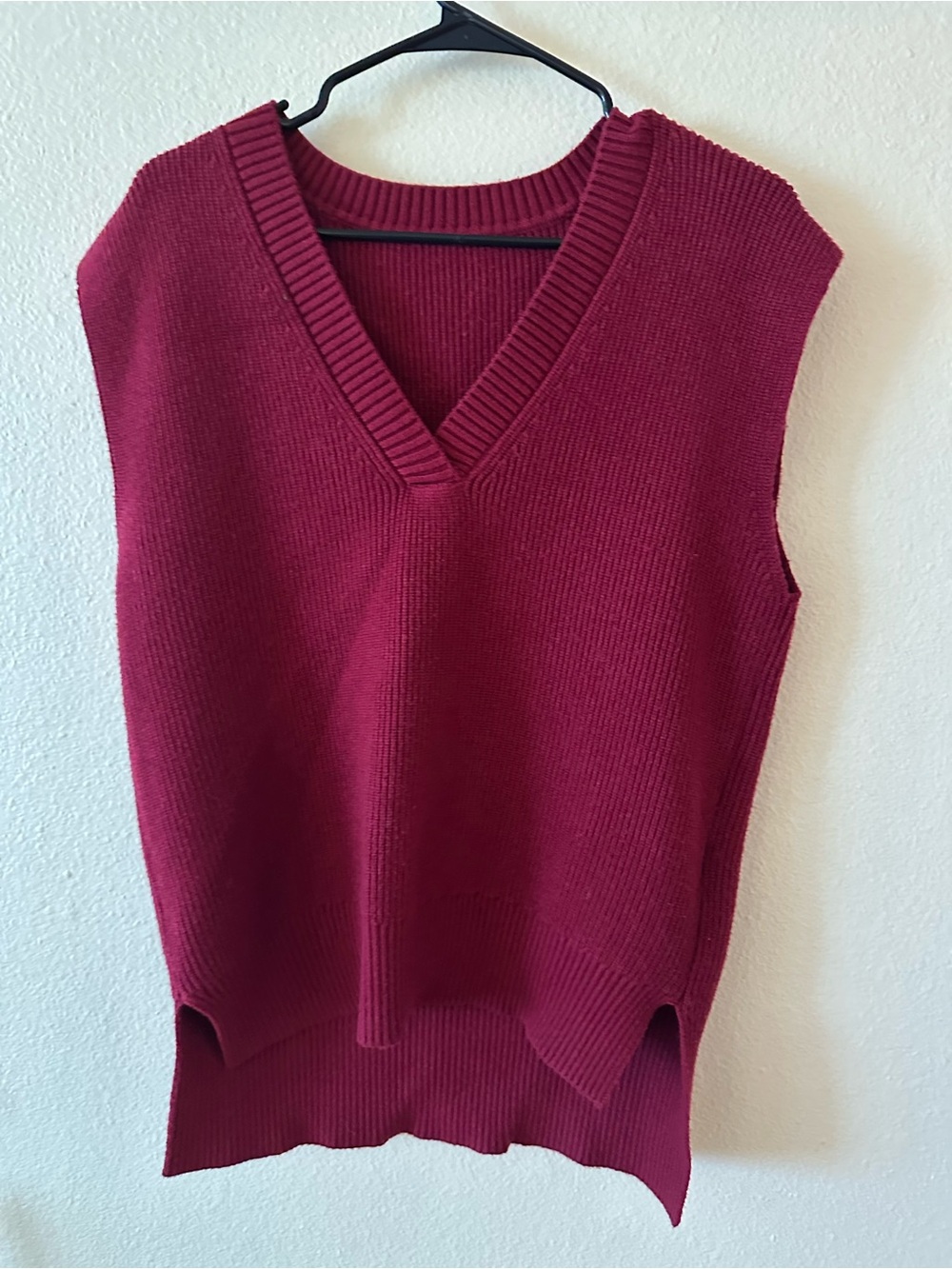 Women’s V-Neck Sleeveless Sweater Vest - Burgundy
